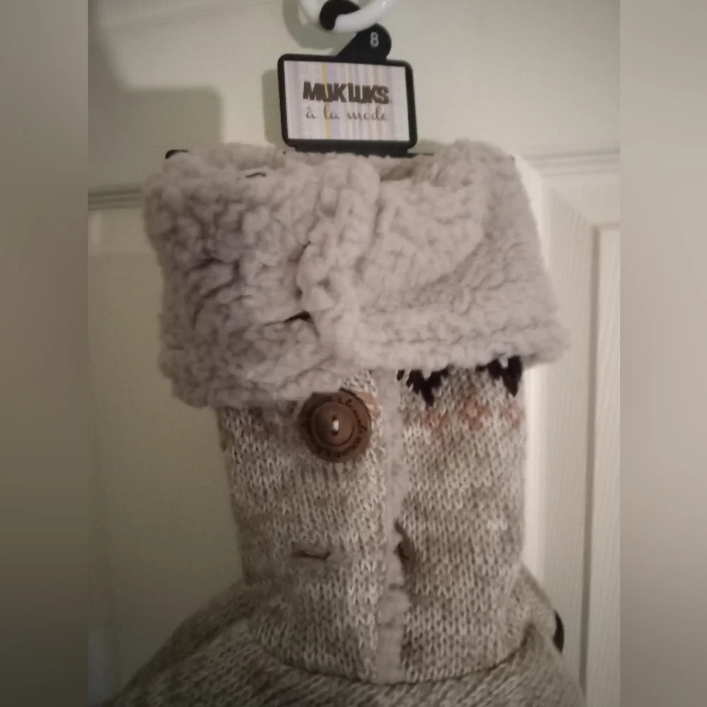 Muk Luks Side Button A La Mode Sweater Luosto Patterns Fleeced Boots - Size: 8